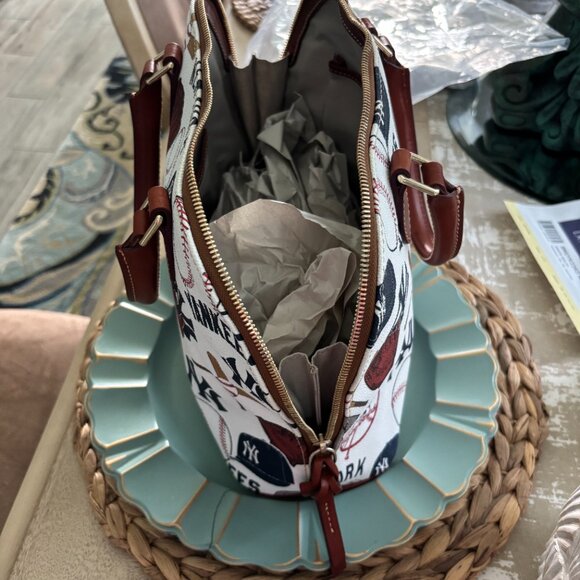Dooney & Bourke NYY Satchel NWOT - Picture 3 of 4